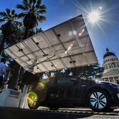 Σταθμοί φόρτισης που λειτουργούν με ηλιακή ενέργεια