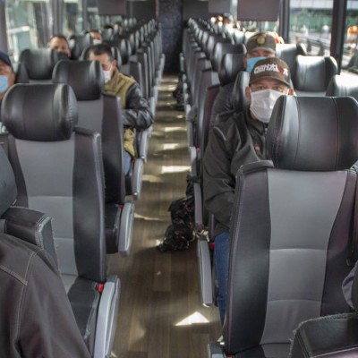 Μάσκα παντού εκτός από τα ΙΧ: Πώς θα γίνονται οι μετακινήσεις από τη Δευτέρα