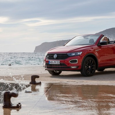 Volkswagen T-Roc Cabriolet: Δείτε αναλυτικά τιμές και εξοπλισμό για όλες τις εκδόσεις