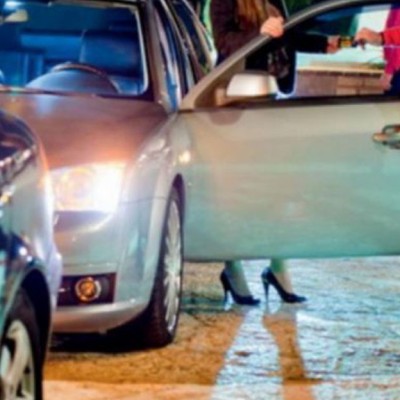 Συνελήφθησαν 10 άτομα για παράνομη παροχή υπηρεσίας στάθμευσης οχημάτων