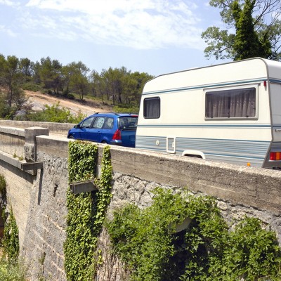 Τροχόσπιτο: Τι ορίζει ο νόμος για τη στάση και τη στάθμευση;