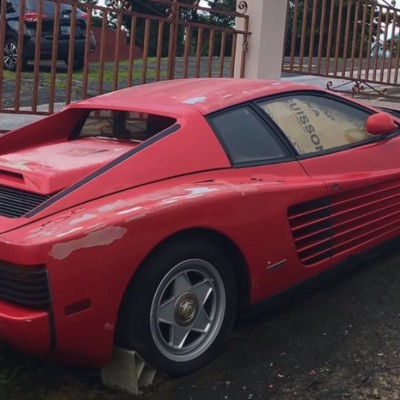 Ποιος θα σώσει αυτή την Ferrari Testarossa που σαπίζει εδώ και 17 χρόνια;