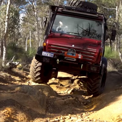 Αυτό το βελτιωμένο Unimog δεν σταματάει πουθενά [Video]