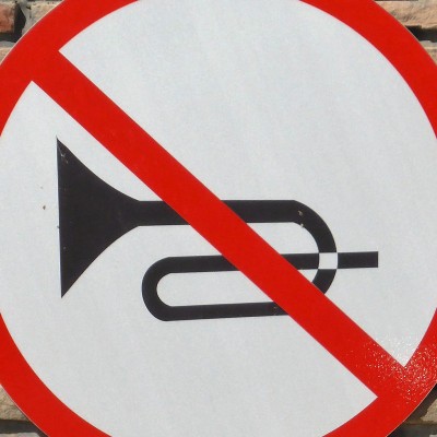 Ξέρετε τι σημαίνει αυτή η πινακίδα; - Απαγορεύεται η χρήση…