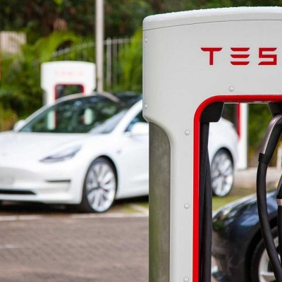 Συμφωνία-μαμούθ της Tesla θα διπλασιάσει τους Superchargers