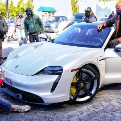 Ο Dwayne “The Rock” Johnson θέλει μία Taycan XL