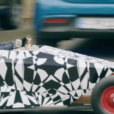 Με καμουφλάζ και το παιδικό αυτοκίνητο της Hyundai [Video]