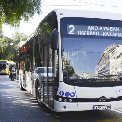 Σε ηλεκτρικό λεωφορείο ο Κώστας Καραμανλής