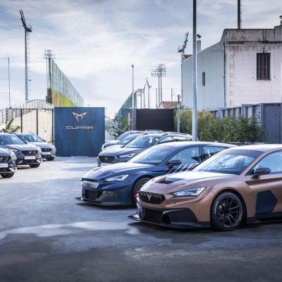 Οι παίκτες της FC Barcelona ανακαλύπτουν τον κόσμο της CUPRA