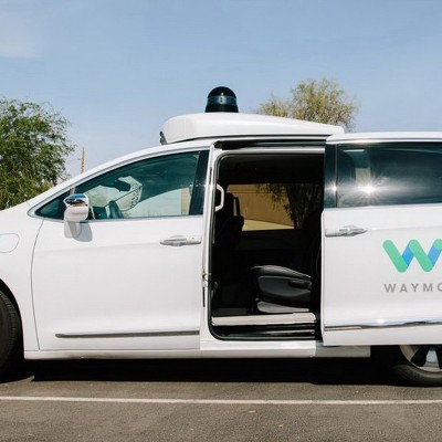 Ένα αυτόνομο ρομπο-ταξί τα βρίσκει σκούρα σε δρόμο με έργα. Τι έγινε τελικά; Δείτε στο Video