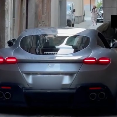 Μια Ferrari Roma φράκαρε σε σοκάκι [Video]
