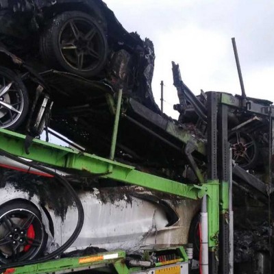 Στάχτη και αποκαΐδια έγιναν έξι ολοκαίνουριες Corvette C8 (video)