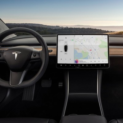 Νεαρός χάκαρε 25 αυτοκίνητα της Tesla