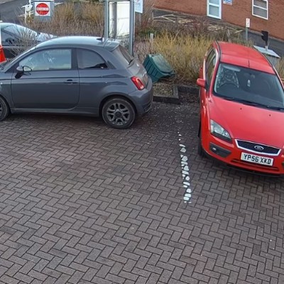 Έτσι σταματάς ένα αυτοκίνητο με τα χέρια! [video]