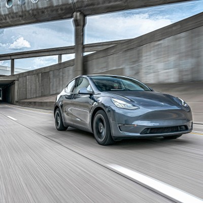 Tesla από την Κίνα ή από την Γερμανία; Ποια είναι καλύτερα; [video]