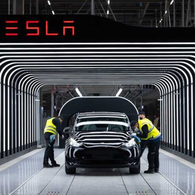 Tesla: Εγκαίνια για το Gigafactory στο Βερολίνο – Πόσα αυτοκίνητα κατασκευάζει