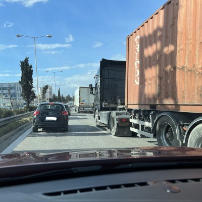 Ακρίβυνε η βενζίνη, πήραμε ΜΜΜ, αλλά δεν έπεσε η κίνηση! Δες γιατί