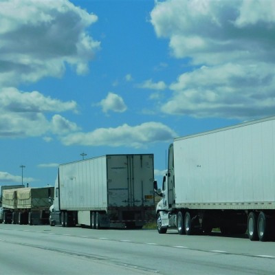 Τιμές καυσίμων: Οι οδηγοί φορτηγών προειδοποιούν για απεργία το Πάσχα