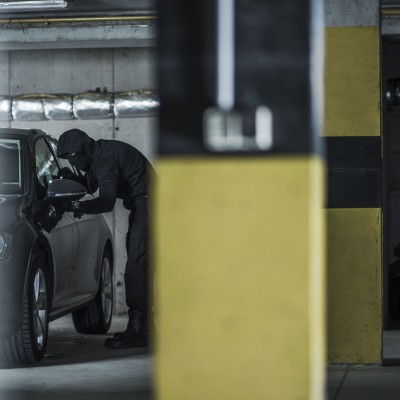 Κλέφτης «ρήμαζε» αυτοκίνητα στο Ελ. Βενιζέλος – Συνελήφθη από την ΕΛ.ΑΣ.