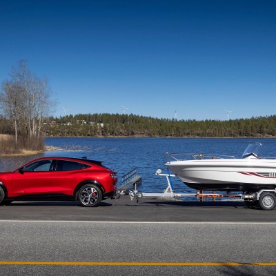 Ford Mustang Mach-E: Update για ταχύτερη φόρτιση και ικανότερη ρυμούλκηση