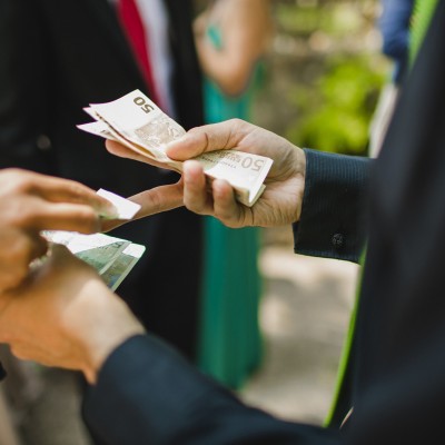 Ηλεκτρικά αυτοκίνητα: Γιατί τα κράτη δίνουν επιδοτήσεις;