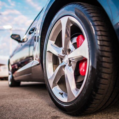 Γιατί σφυρίζουν τα ελαστικά - Ποιο είναι το σημάδι που δείχνουν;