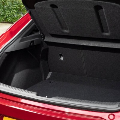 Υβριδικό οικογενειακό με 20.000 €, χωρίς τέλη και 450 lt πορτμπαγκάζ – Ποιο είναι;