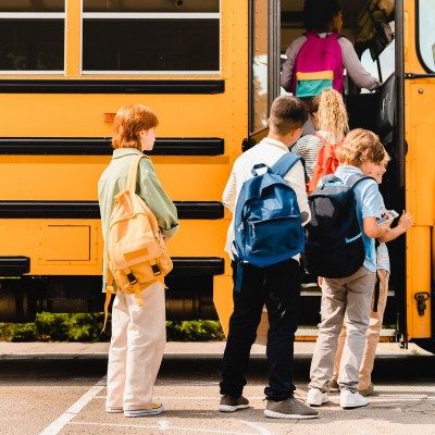 Σχολικά λεωφορεία: Ποιος ελέγχει την ασφάλεια των παιδιών μας