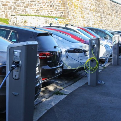 Δόθηκε παράταση στις επιδοτήσεις για ηλεκτρικά αυτοκίνητα – Πότε θα κλείσει το Κινούμαι Ηλεκτρικά;