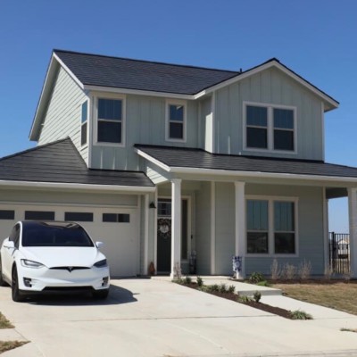 Τέλος τα φωτοβολταϊκά για την Tesla; Τι αλλάζει στα πλάνα του Musk