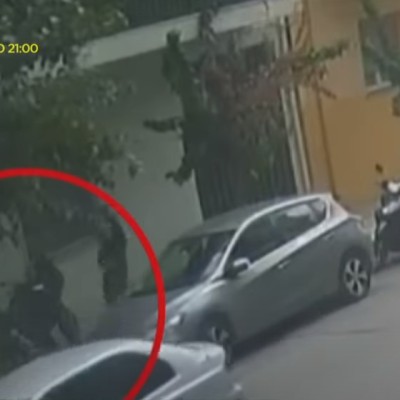 Αθήνα: Έκλεψαν μοτοσυκλέτα σε δευτερόλεπτα – Η Αστυνομία δεν είχε περιπολικό [video]