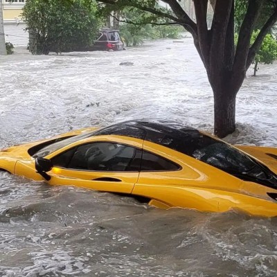 Florida: Τυφώνας παρασέρνει McLaren P1 και Rolls-Royce! [video]