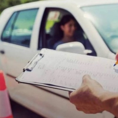 Συμμορία δασκάλων και υπαλλήλων ΥΜΕ «στα πράσα»: Πουλούσαν διπλώματα προς 2.000 €