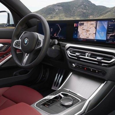 Ποια BMW απέκτησε αυτή την κυρτή οθόνη 14,9;