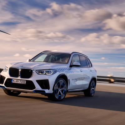 Στον δρόμο η BMW X5 που καίει υδρογόνο, με αυτονομία 500 km