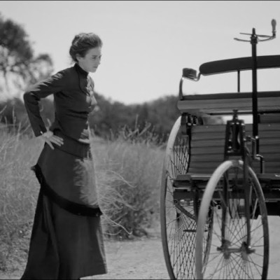 Το πίστεψε, το τόλμησε, το... επισκεύασε: Η γυναίκα που έχτισε το μύθο της Mercedes