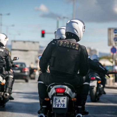 Αθήνα: Αστυνομικοί γλιτώνουν μωρό με σπασμούς - Το πήγαν άμεσα στο νοσοκομείο [video]