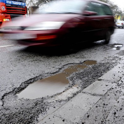 Ποια Ελλάδα; Οι λακκούβες «τρώνε» το 18% των δρόμων στην Αγγλία