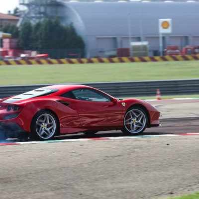 Ferrari F8 Tributo ετοιμάζεται για ρεκόρ στα.... Μετέωρα! Μάθε πού και πότε