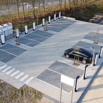 Μηδενική μόλυνση του περιβάλλοντος για το μεγαλύτερο δίκτυο φόρτισης του κόσμου