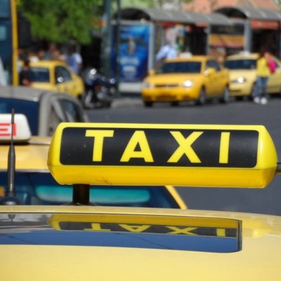 Οδηγός ΤΑΞΙ χρέωσε 80 € από τα ΚΤΕΛ στην Παλλήνη – Τον πήγαν εισαγγελέα