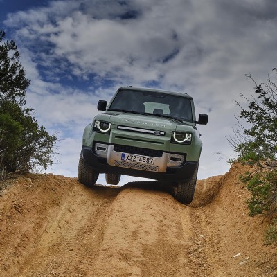 Η Land Rover ετοιμάζει το Baby Defender - Πότε θα είναι έτοιμο