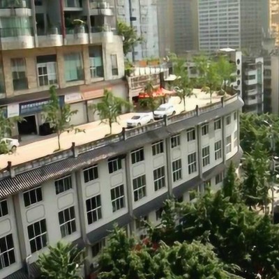 Απίστευτο: Ένας δρόμος που «πατά» πάνω σε κτίρια! [video]