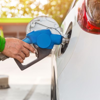 «Φωτιά» η τιμή της βενζίνης - Πόσο καίνε οι διακοπές με αυτοκίνητο φέτος