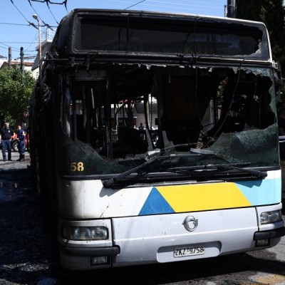 Έκτακτο: Κάηκε ολοσχερώς λεωφορείο στου Ρέντη - Τι ανακοίνωσε η ΟΣΥ [video]