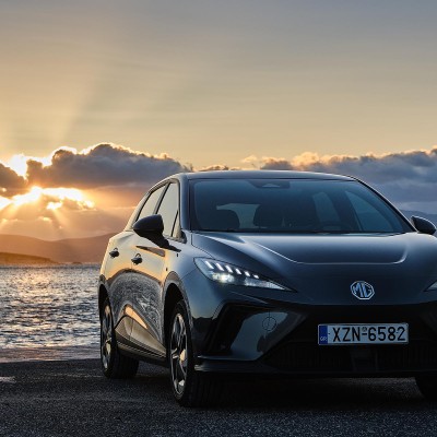 MG 4 EV: Όλες οι εκδόσεις και οι τιμές του προσιτού ηλεκτρικού