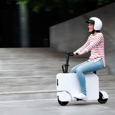 Honda: Ηλεκτρικό scooter που διπλώνει σε βαλίτσα 19 κιλών! [video]