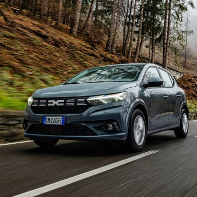 Black Friday από τη Dacia – Πουλάει από 15.900 ευρώ και χωρίς κρυφά έξοδα