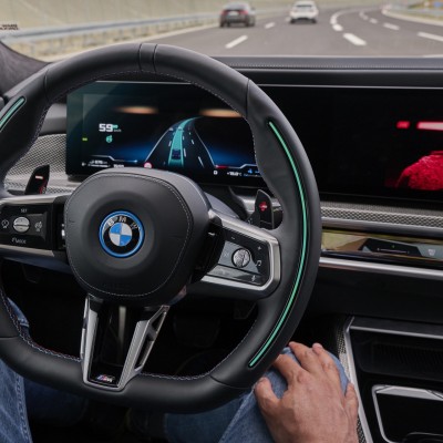 Ποια BMW μπορείς να οδηγείς χωρίς χέρια στο τιμόνι από το 2024; [video]