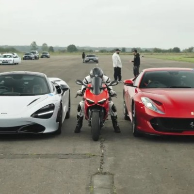 Ferrari και McLaren τα βάζουν με Ducati 220 ίππων - Μπορούν να την κερδίσουν; [Video]